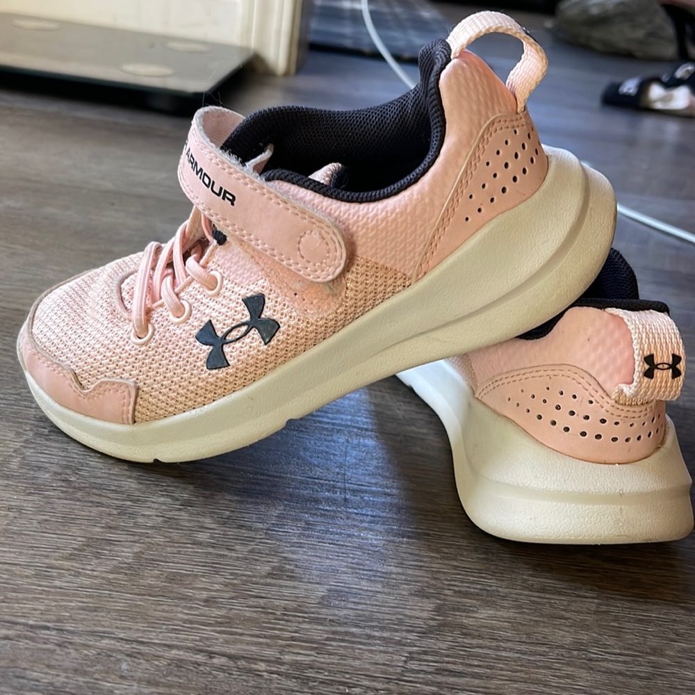 Girls under armour tennis shoes